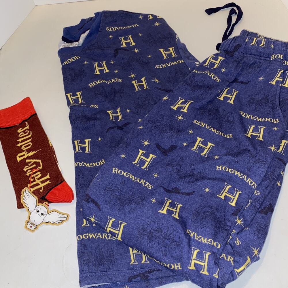 Harry Potter Hog warts Pajamas Adult Small Extras